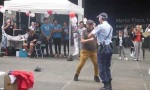 Funny Video : Tanzspaß mit der Polizei