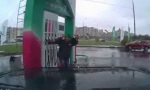 Lustiges Video : Russischer Tankwart