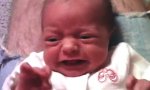 Lustiges Video : Baby macht große Augen