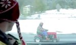 Funny Video : Frisierter Schneepflug attackiert
