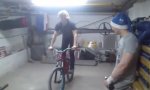 Funny Video - Flaschen öffnen, aber cool