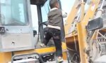 Lustiges Video : Radlader Fahren ist Kindersache