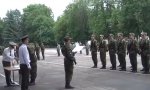 Movie : Holziger Militär-Appell