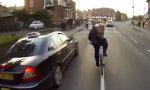 Zieh nie beim Fahrradfahren deine Jacke aus!