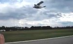 Funny Video : Straßenstart eines Wasserflugzeugs