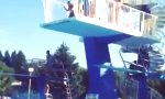 Lustiges Video : Eleganter Sprung ins Wasser 