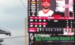 Lustiges Video - Eichhörnchen beim Baseball