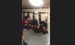 Kopfballchallenge in der Umkleide