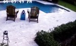 Lustiges Video : Mit dem Hoverboard am Pool