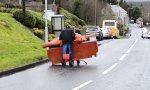 Lustiges Video : Schwerer Sofa-Transport