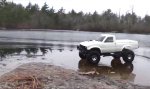 Monster-Truck unter dem Eis