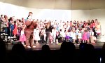 Lustiges Video - Zwischenfall beim Kindergartenkonzert