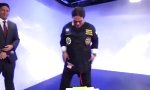 Funny Video : Kung-Fu-Scharlatan im Live TV
