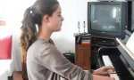Funny Video : Pianistin mit Handicap