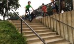 Lustiges Video : Kleiner Stunt auf der Treppe