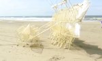 Funny Video - Seltsame Konstruktionen am Strand #2