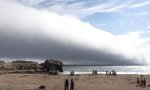 Lustiges Video : Nebelwand rollt über den Strand
