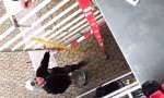 Movie : Lehrling füllt die Wasserwaage auf