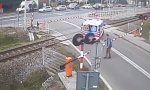 Movie : Ambulanz übereilig am Bahnübergang