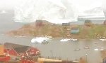 Lustiges Video - Eisberg kratzt an Küste vorbei