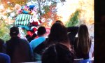 Lustiges Video : Santa nicht ganz fest im Sattel