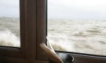 Lustiges Video - Nah am Wasser gebaut