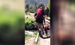 Movie : Die Freundin über den Fluss tragen