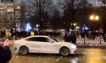 Funny Video : Polizei unter Schneeballbeschuss