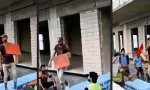 Lustiges Video - Schönheiten auf dem Bausteg