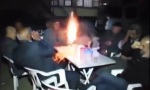 Lustiges Video : Tischbombe