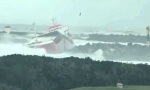 Lustiges Video : Sturm macht aus einem Frachter zwei
